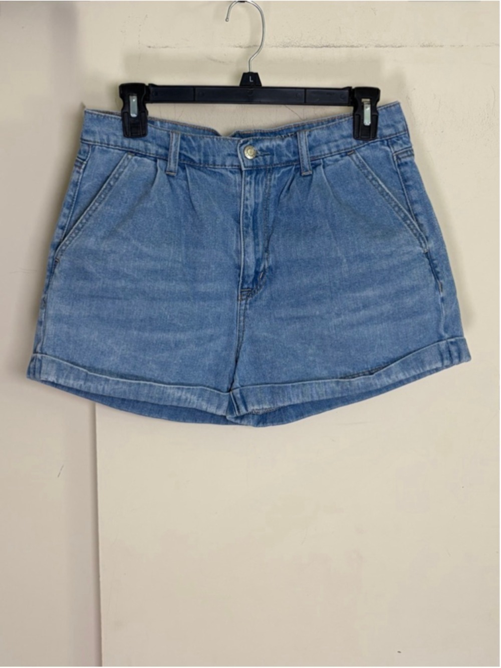 American Eagle Outfitters High-Rise Pleated Mom Shorts Size 6